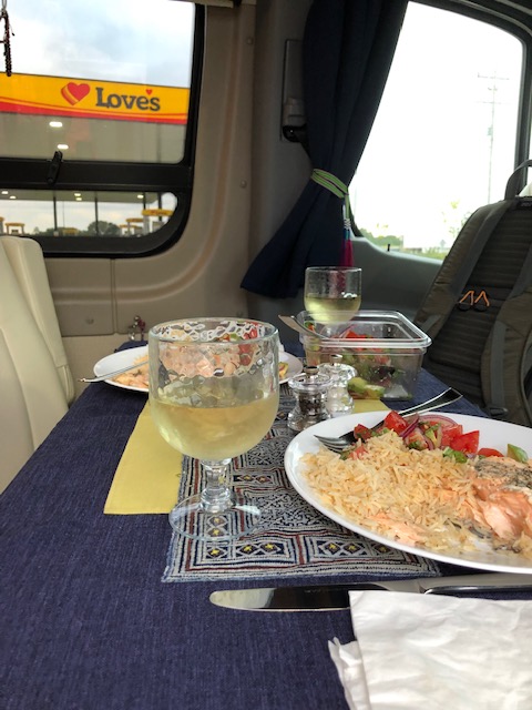 Ho Ho! Ho! que c'est loin le pôle Nord

Enfin arrivés en Alaska! Récit de notre départ depuis Charlevoix en passant par de longues journées de route qui se sont suivies sans toutefois toujours se ressembler et premiers pas en sol alaskain.